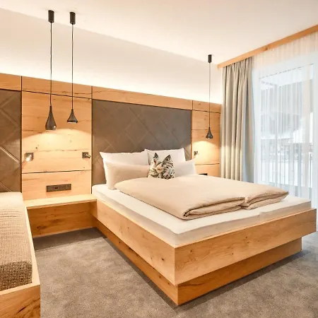 Sun Apartment *